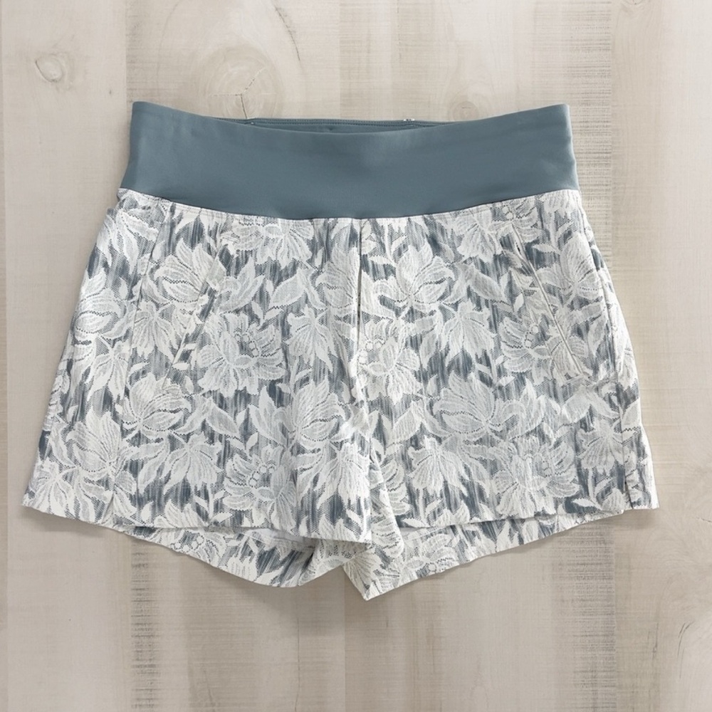 ATHLETA Trekkie north shorts printed leaf green stretch loose fit hiking travel